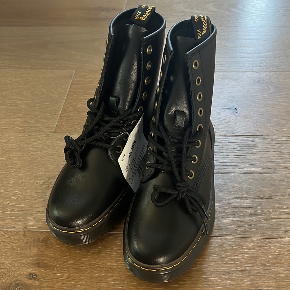 NWT Dr. Martens Zavala Genuine Leather Combat Ankle Boots Black Bouncing Soles - Picture 3 of 6